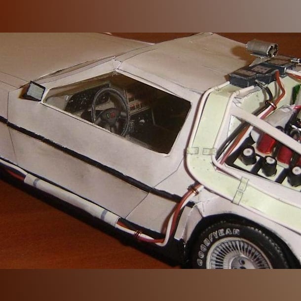 Бумажная модель Автомобиль DeLorean DMC-12 (Назад в будущее)