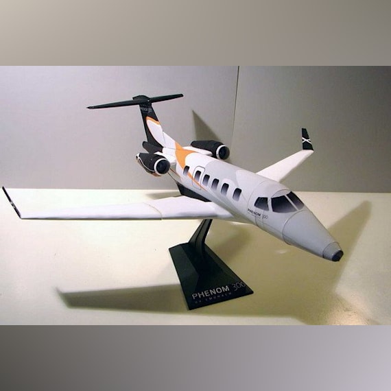 Самолет Embraer Phenom 300