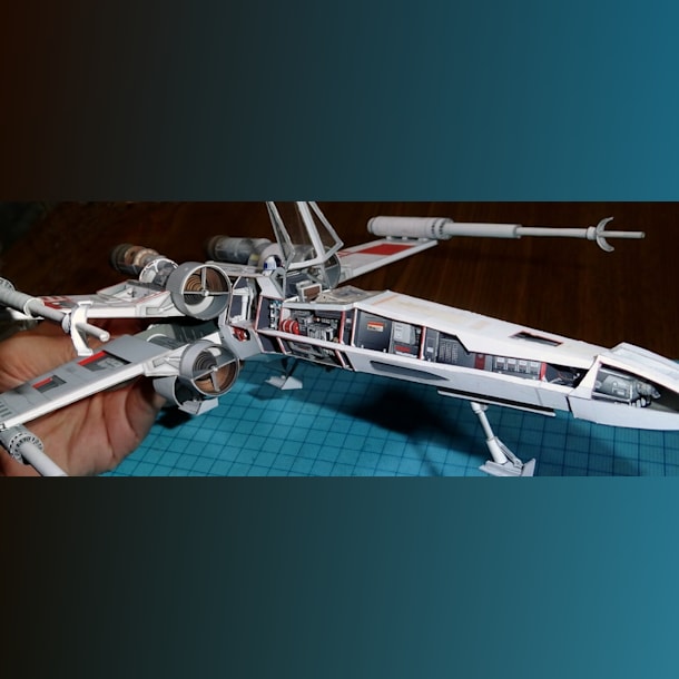 Бумажная модель Звездный истребитель X-wing (Звездные войны)