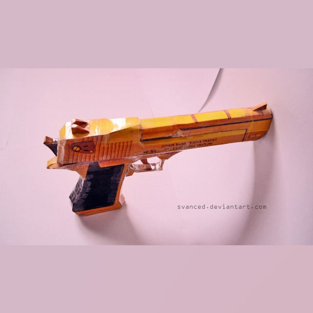 Бумажная модель Пистолет Desert Eagle Gold (Crossfire)