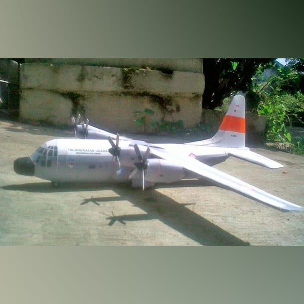 Бумажная модель Самолет Lockheed C-130 Hercules