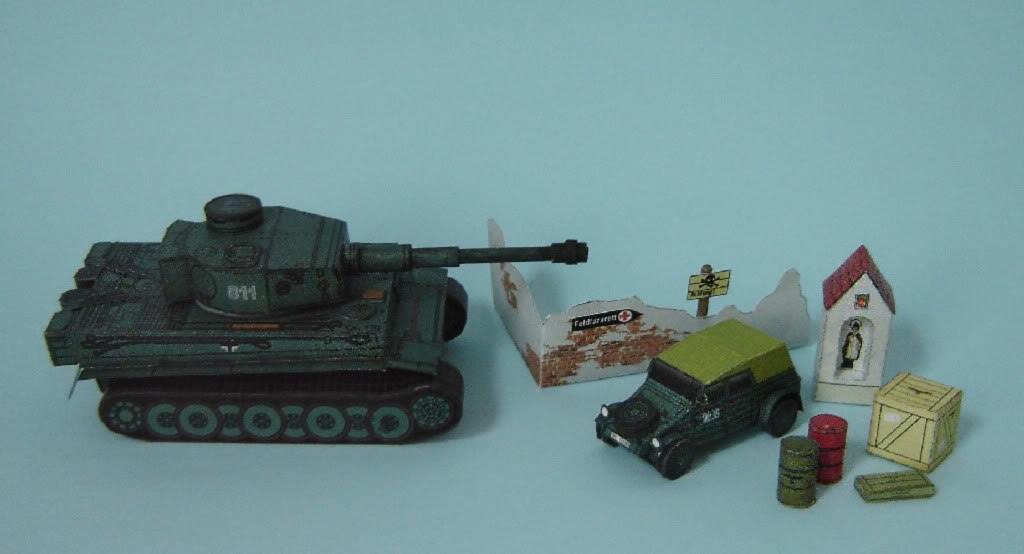 Танк Тигр и военный автомобиль Volkswagen Тур 82 (Kubelwagen)