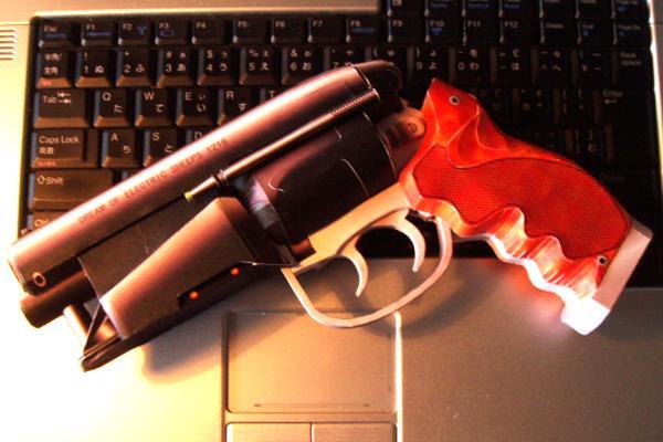 Бумажная модель Пистолет Blaster Pro (Бегущий по лезвию)