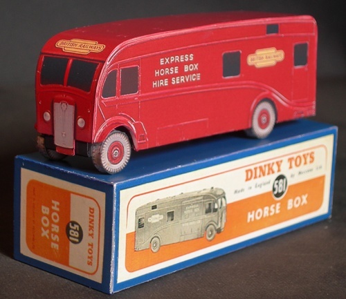 Автомобиль Express Horse Box (Dinky Toys 581)