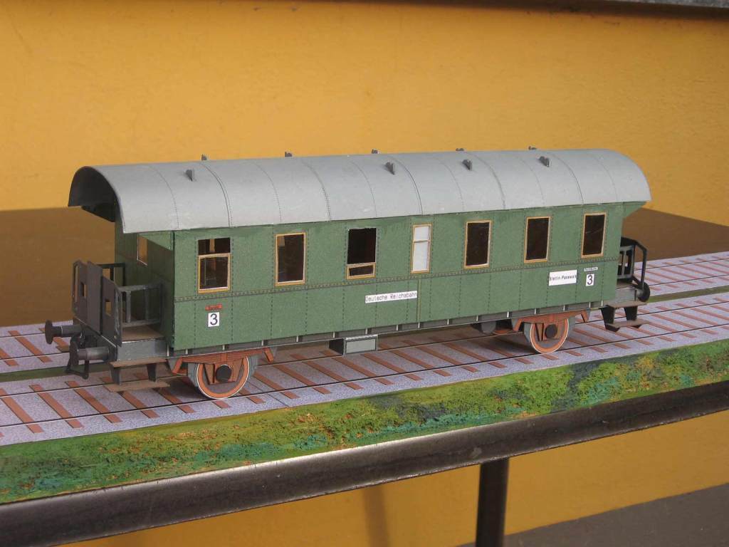 Пассажирский вагон модели 61-806