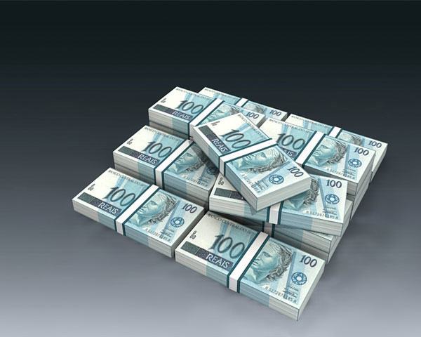 Пачка купюр 100 бразильских реалов
