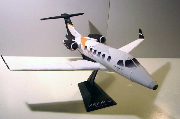 Самолет Embraer Phenom 300