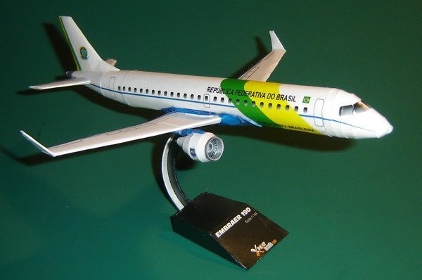 Бумажная модель Самолет Embraer 190