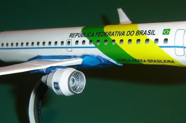 Бумажная модель Самолет Embraer 190