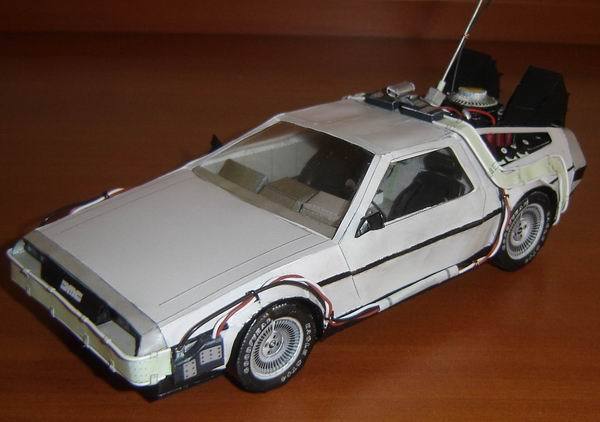 Автомобиль DeLorean DMC-12 (Назад в будущее)