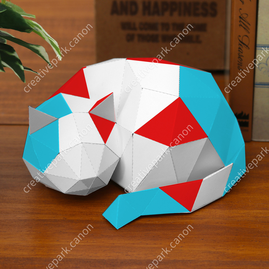 Полигональные кошки (синяя и красная)