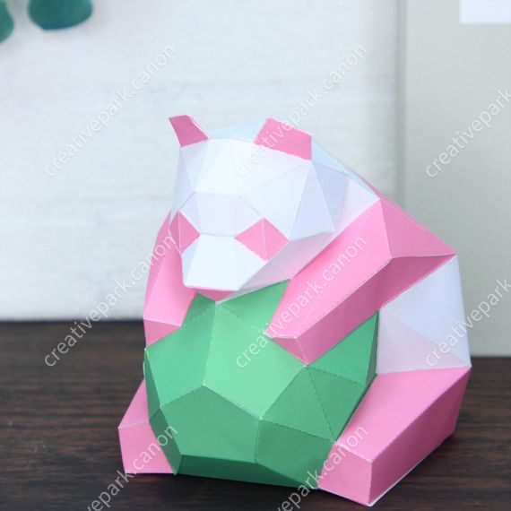 Полигональная панда (розовая)